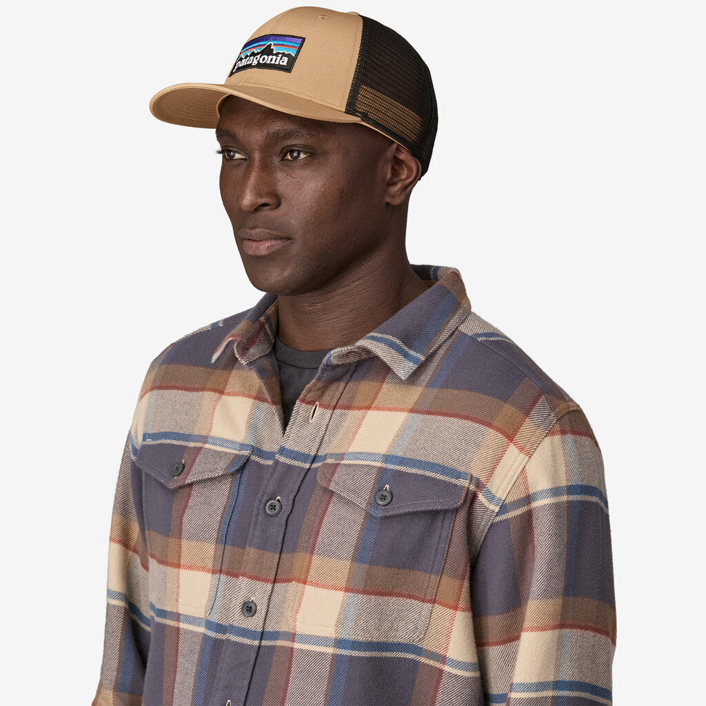 Patagonia P-6 Logo Trucker Hat : Grayling Brown