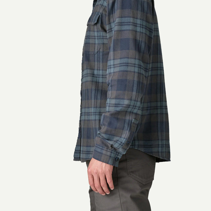 Patagonia Men's Long-Sleeved Lightweight Fjord Flannel Shirt: Paw - Smolder Blue