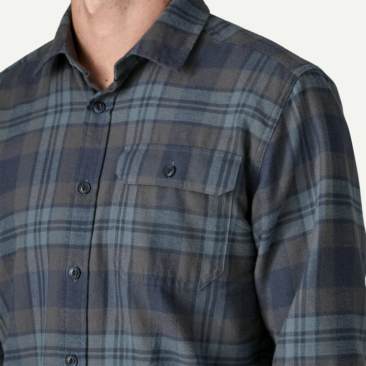 Patagonia Men's Long-Sleeved Lightweight Fjord Flannel Shirt: Paw - Smolder Blue