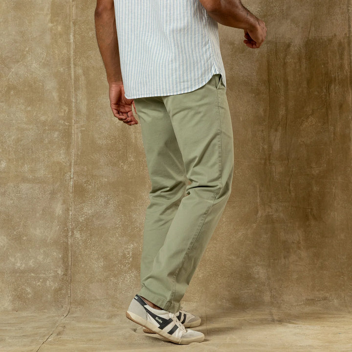 Duck Head Classic Fit Gold School Chino: Tea Leaf