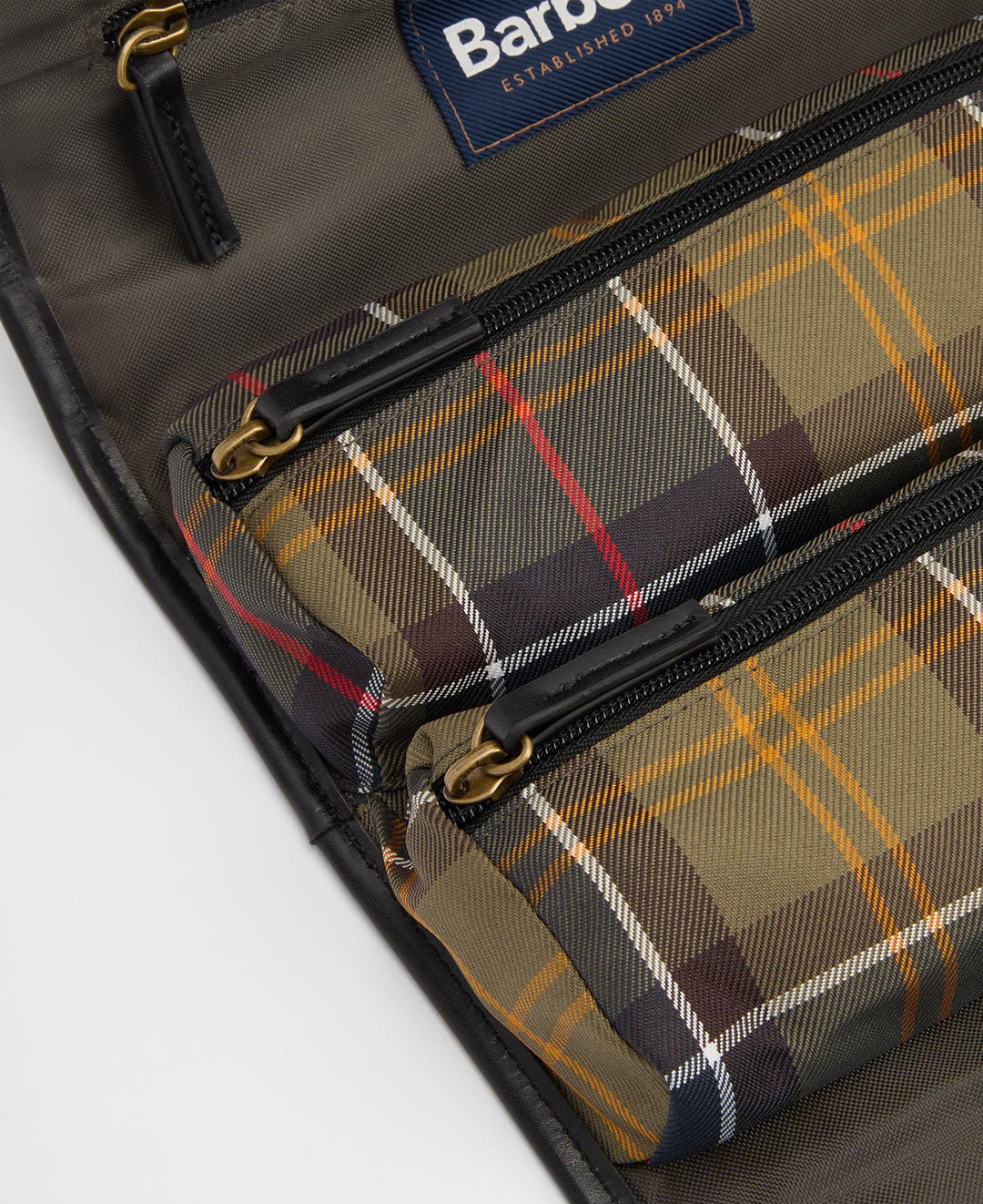 Barbour Tartan Hanging Washbag: Classic/Beacon