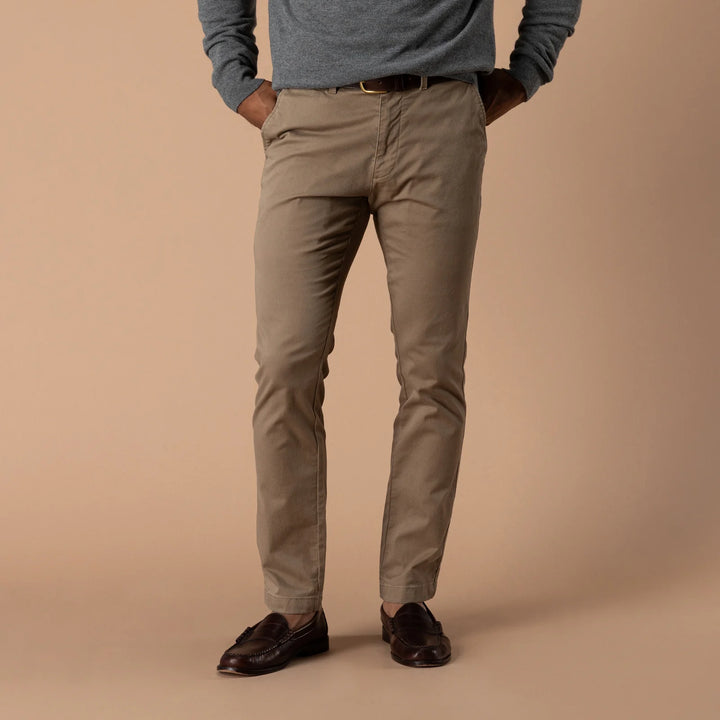 Duck Head Slim Fit Gold School Chino: Rustic Brown