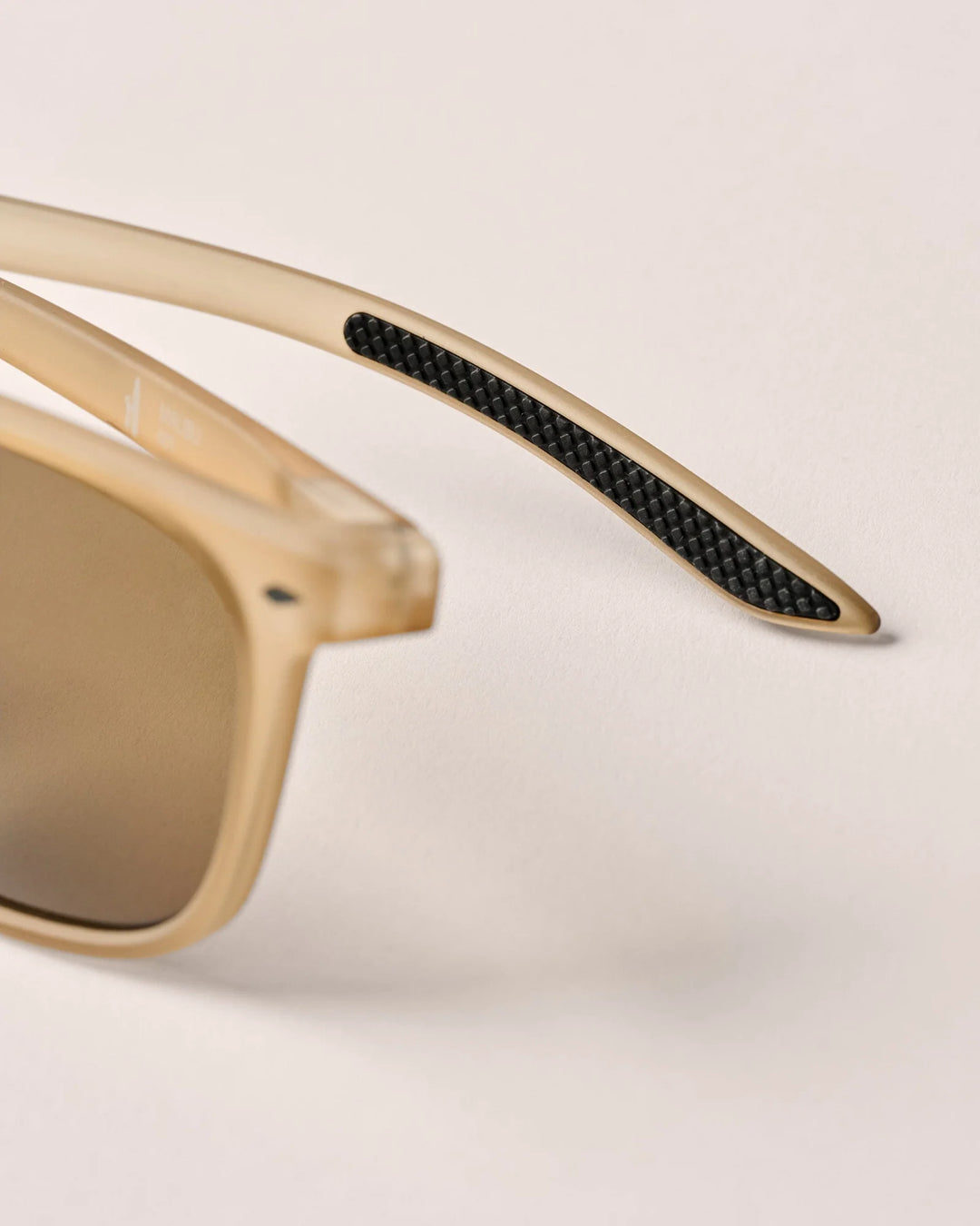 Johnnie-O Malibu Sunglass: Light Beige