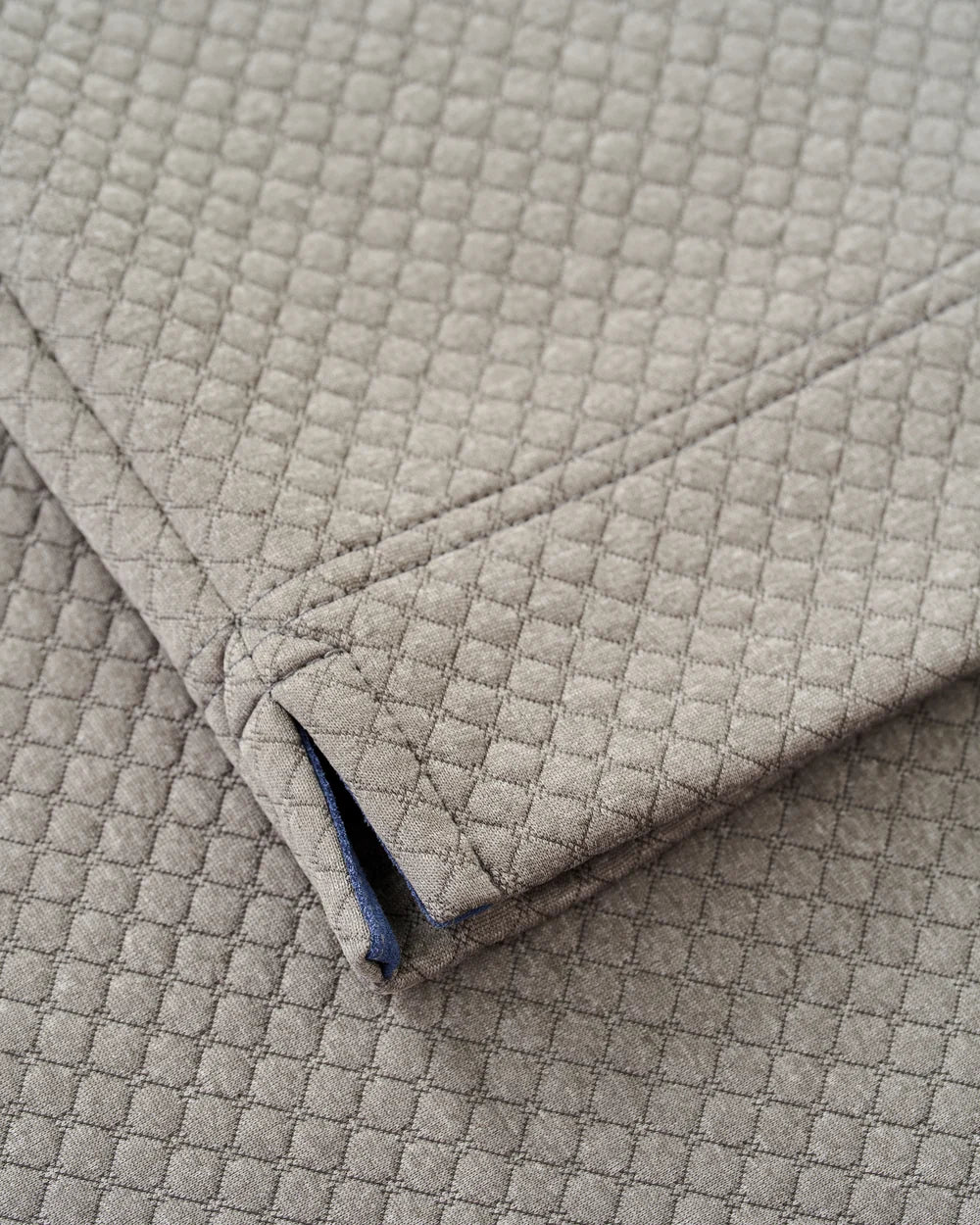 Johnnie-O Rockwells Diamond-Quilted Henley Pullover: Smoke