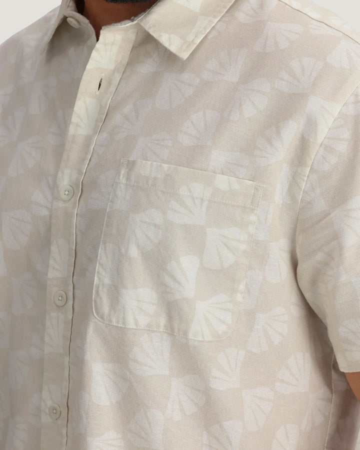 Free Fly Men's Harbor Short Sleeve Shirt: Sea Scallop Print Birch