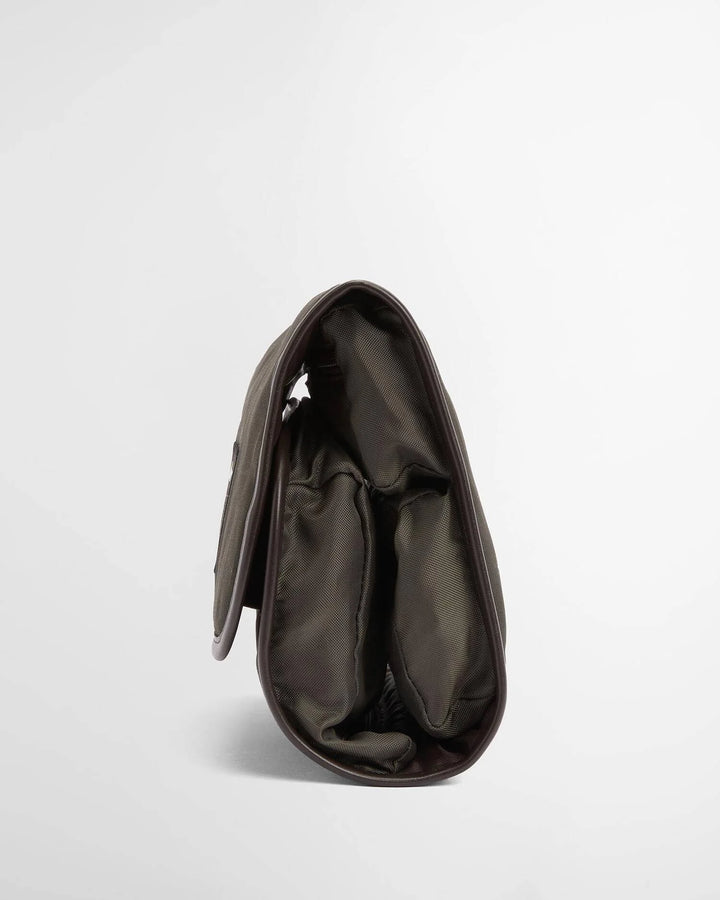 Barbour Waxed Hanging Washbag: Olive/Beacon