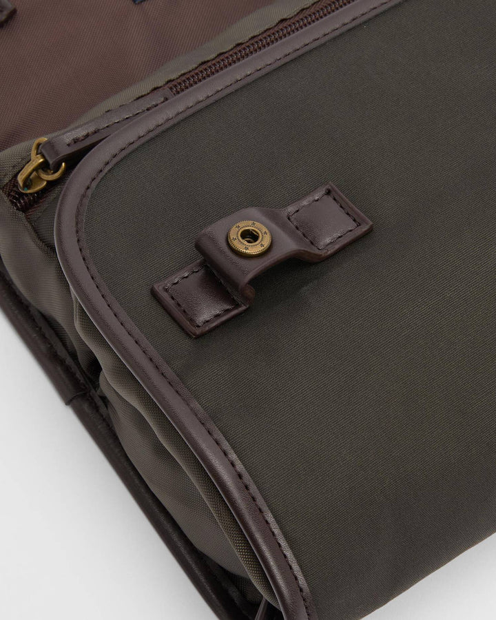 Barbour Waxed Hanging Washbag: Olive/Beacon
