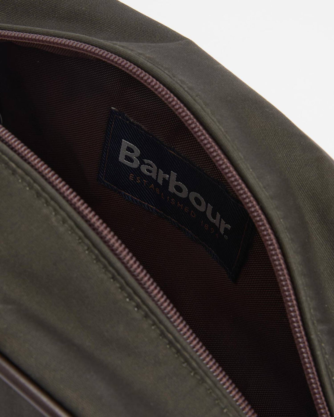 Barbour Waxed Washbag: Olive/Beacon