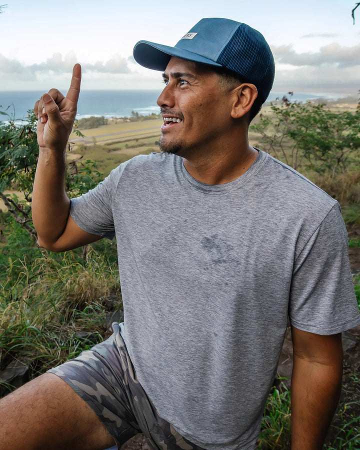 Free Fly Men's Elevate Lightweight Tee: Heather Grey
