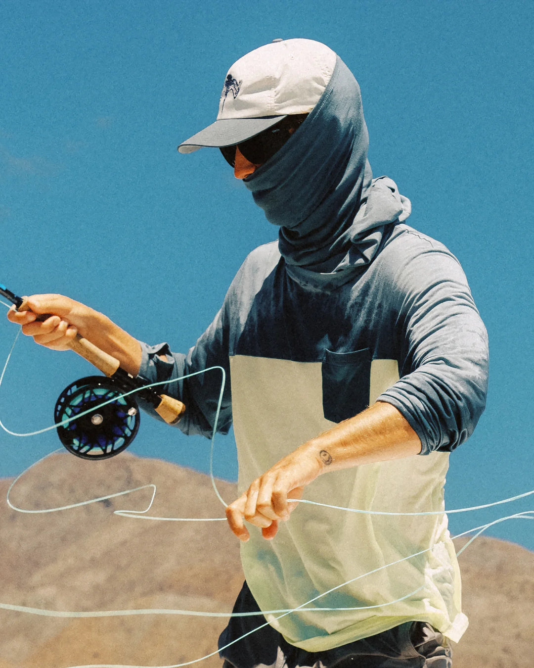 Free Fly Men's Bamboo Hybrid Hoodie: Storm Cloud/Desert Tan