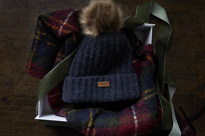 Barbour Saltburn Beanie & Tartan Scarf Gift Set: Winterberry Tartan